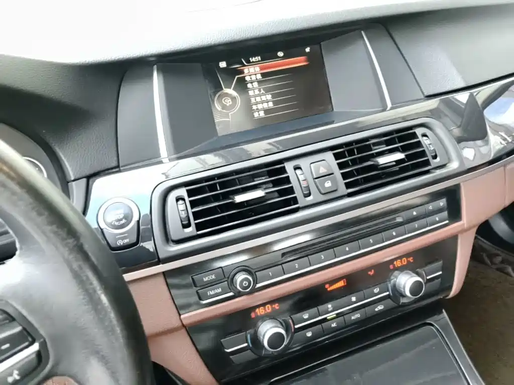 BMW 5 Series — миниатюра 13