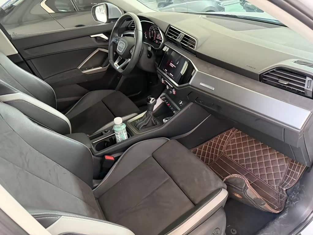Audi Q3 1.4 л 2022 г. Белый, пробег 30000 км