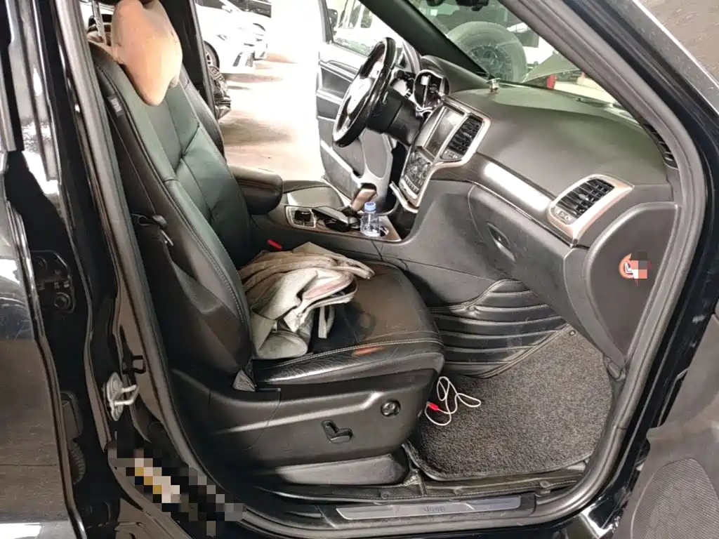 Jeep Grand Cherokee (Import) — миниатюра 9