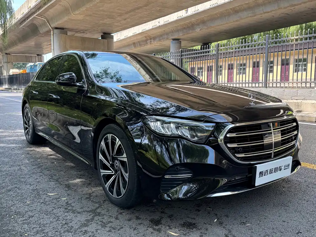 Mercedes-Benz E-Class — миниатюра 3