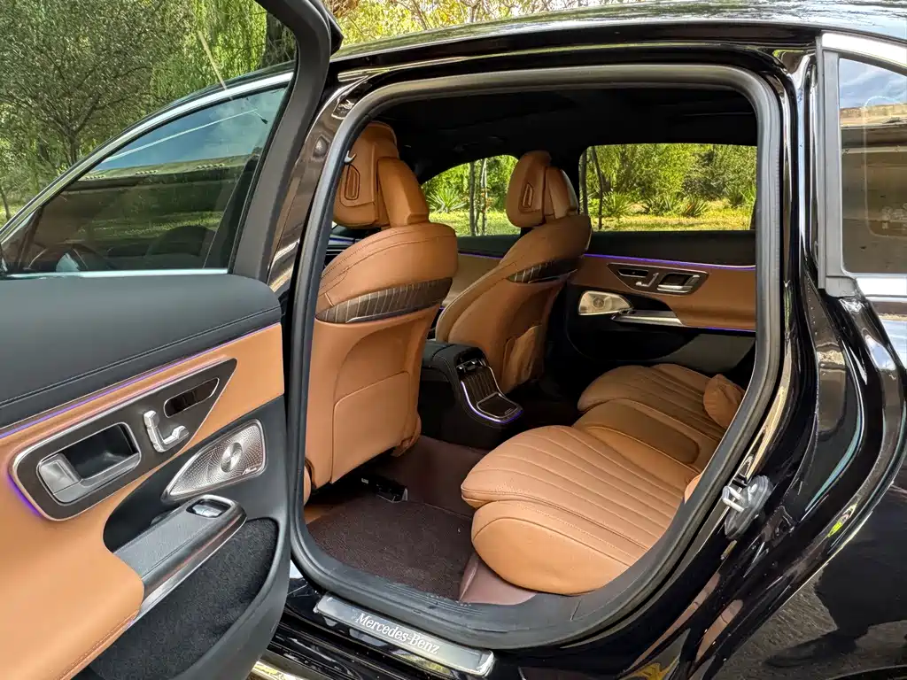 Mercedes-Benz E-Class — миниатюра 12