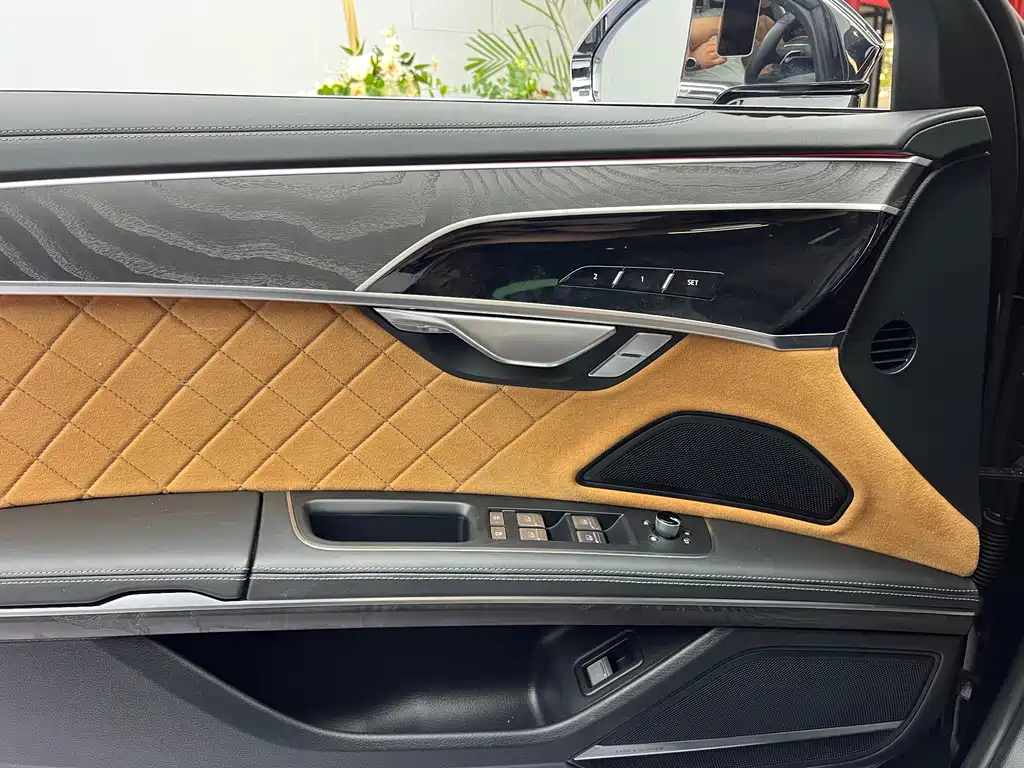 Audi A8 — миниатюра 7