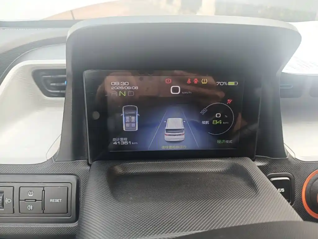 Wuling MINIEV — миниатюра 12