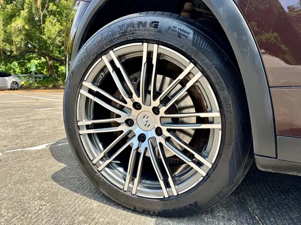Porsche Cayenne — миниатюра 10