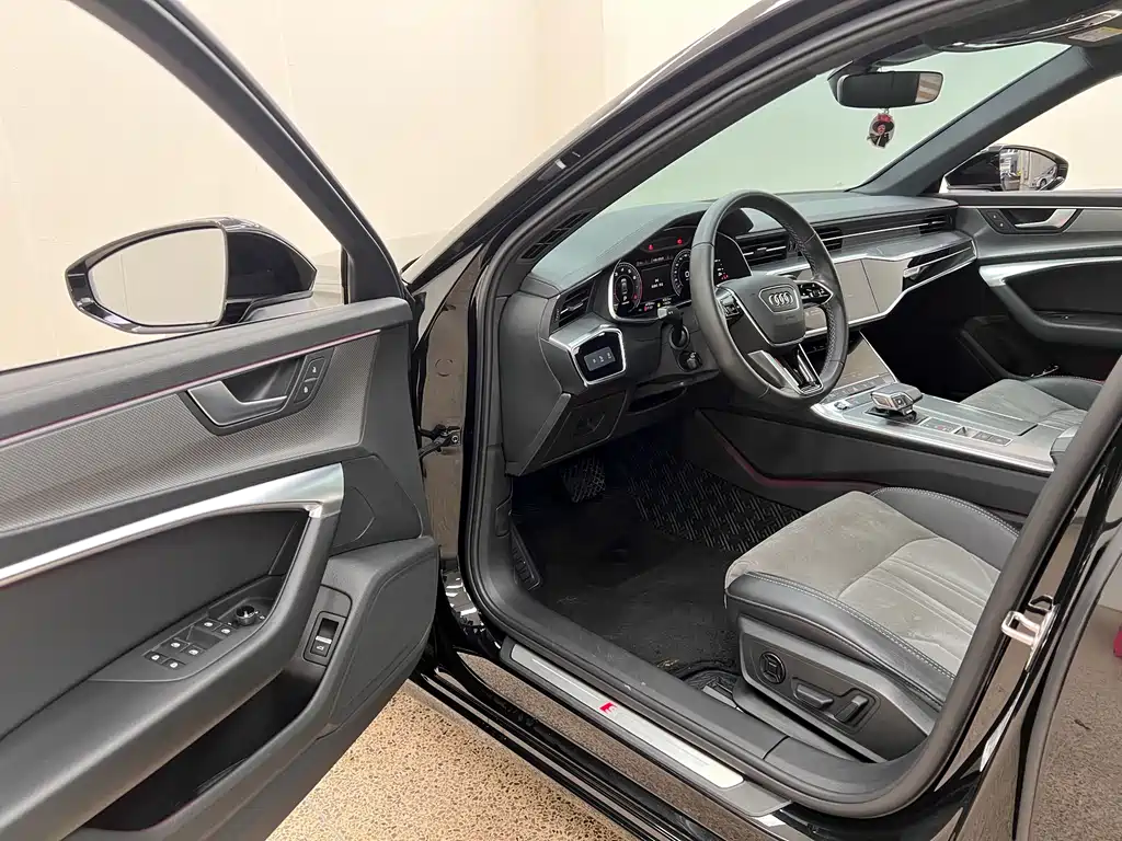 Audi A6L 2023 40 TFSI Luxury