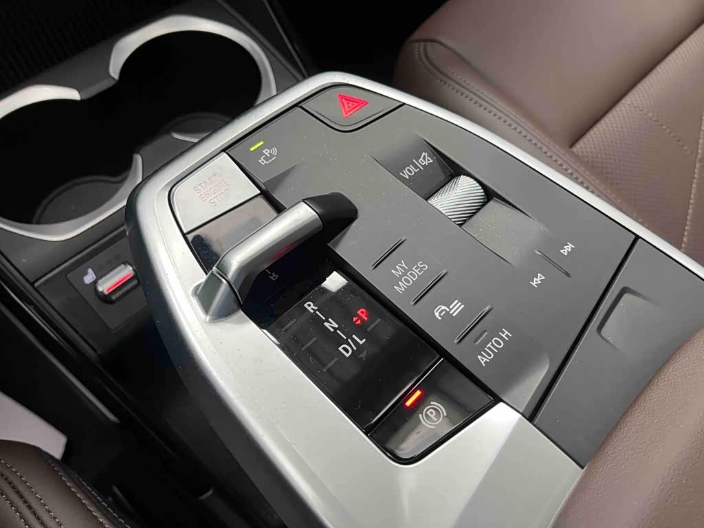 BMW X1 1.5 л 2023 г. Белый, пробег 15700 км