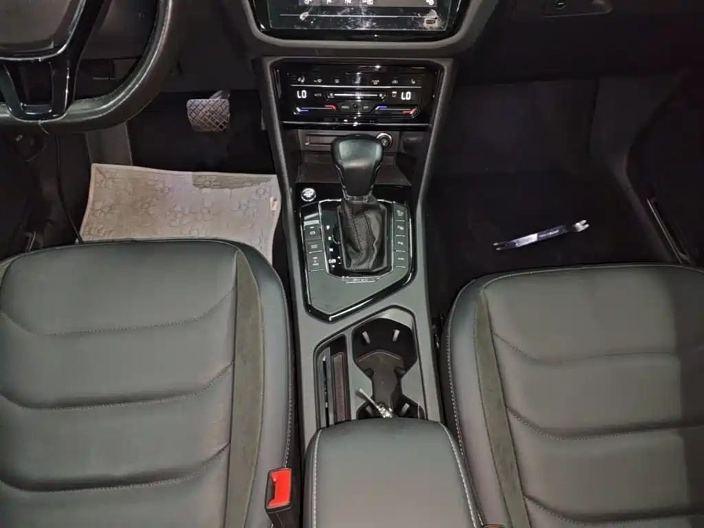 Volkswagen Tiguan L PHEV — миниатюра 14