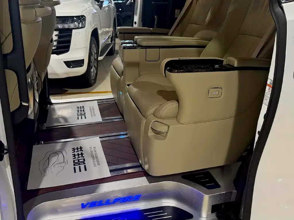 Toyota Vellfire 2020 2.5L HV Luxury