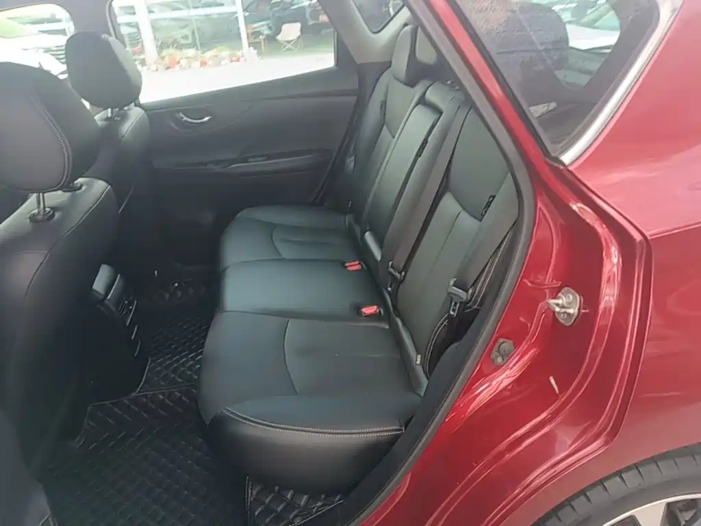 Nissan Tiida — миниатюра 17
