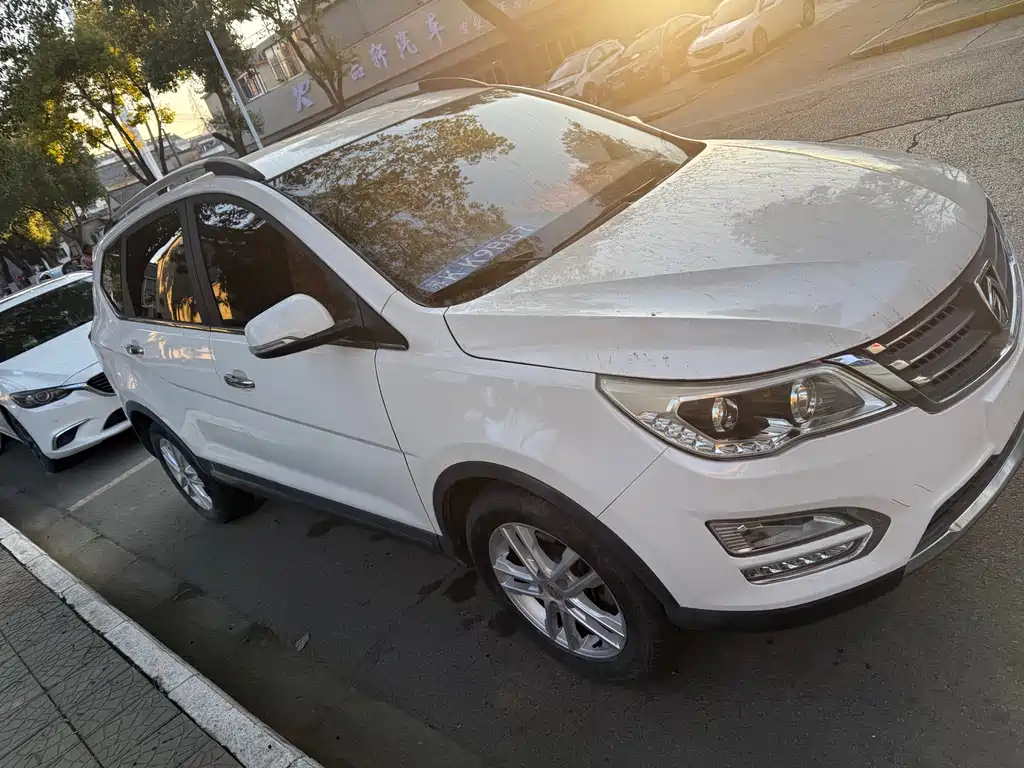 BAOJUN 560