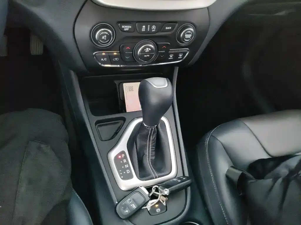 Jeep Cherokee — миниатюра 14
