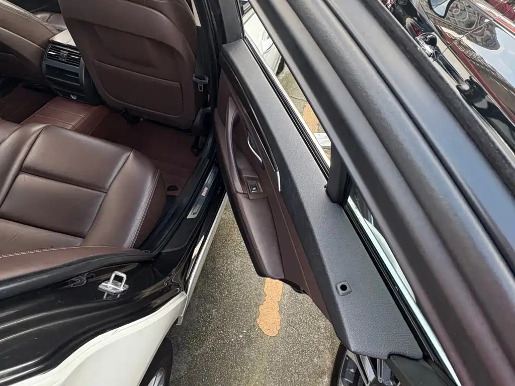 BMW 5 Series — миниатюра 10