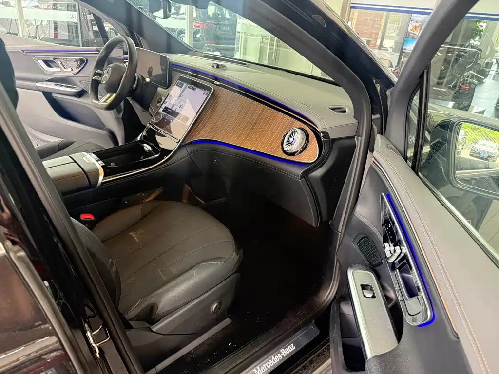 Mercedes-Benz EQE SUV — миниатюра 5