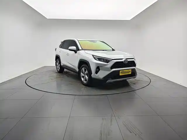 Toyota RAV4 — миниатюра 3