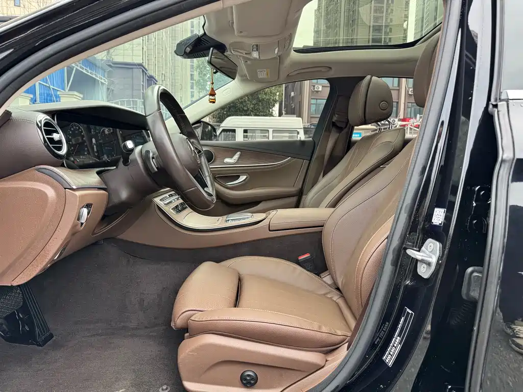 Mercedes-Benz E-Class — миниатюра 8