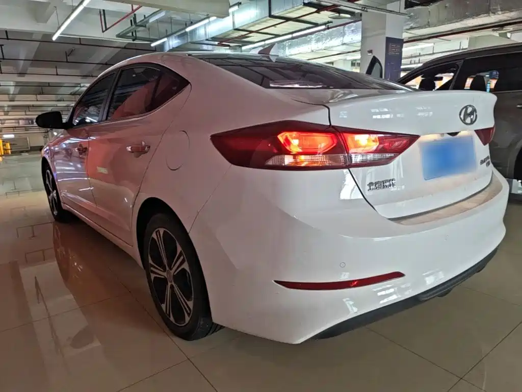 Hyundai Elantra — миниатюра 5
