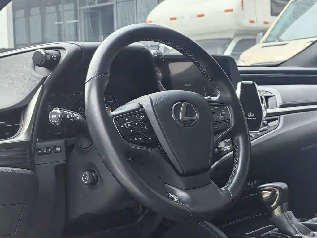 Lexus ES — миниатюра 13