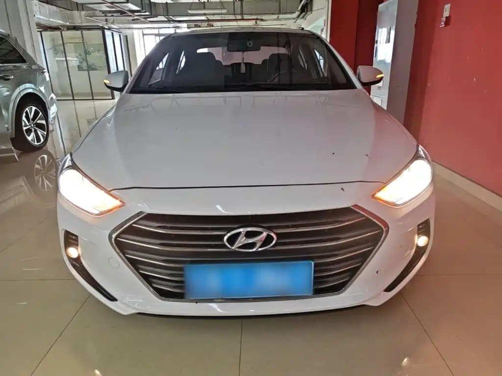 Hyundai Elantra — миниатюра 3