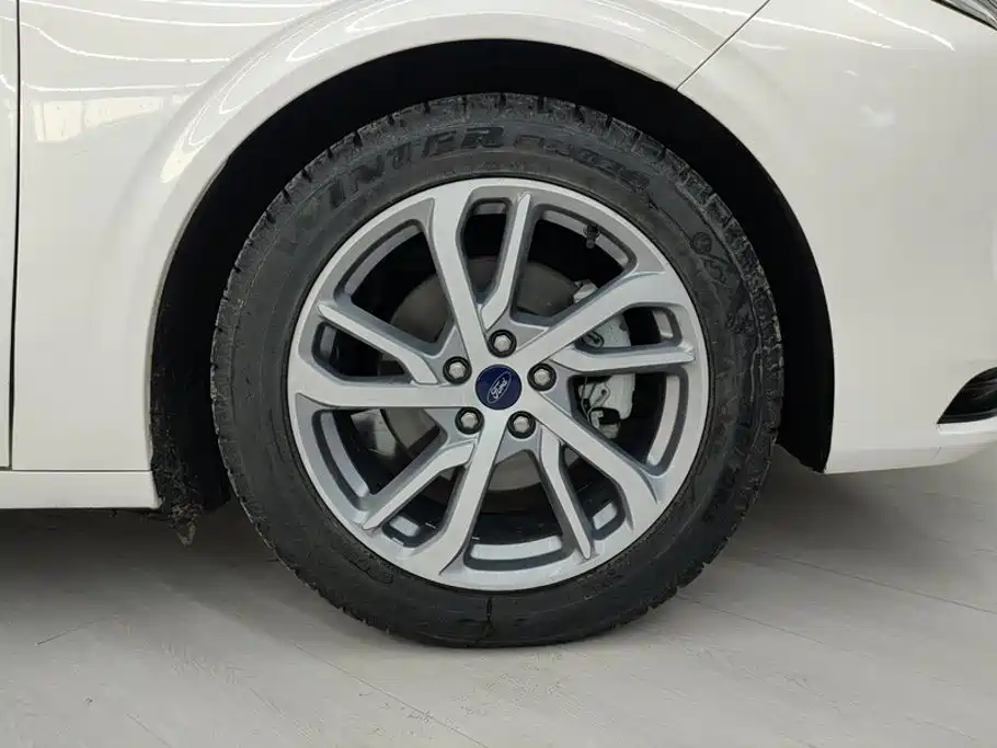 Ford Mondeo — миниатюра 6