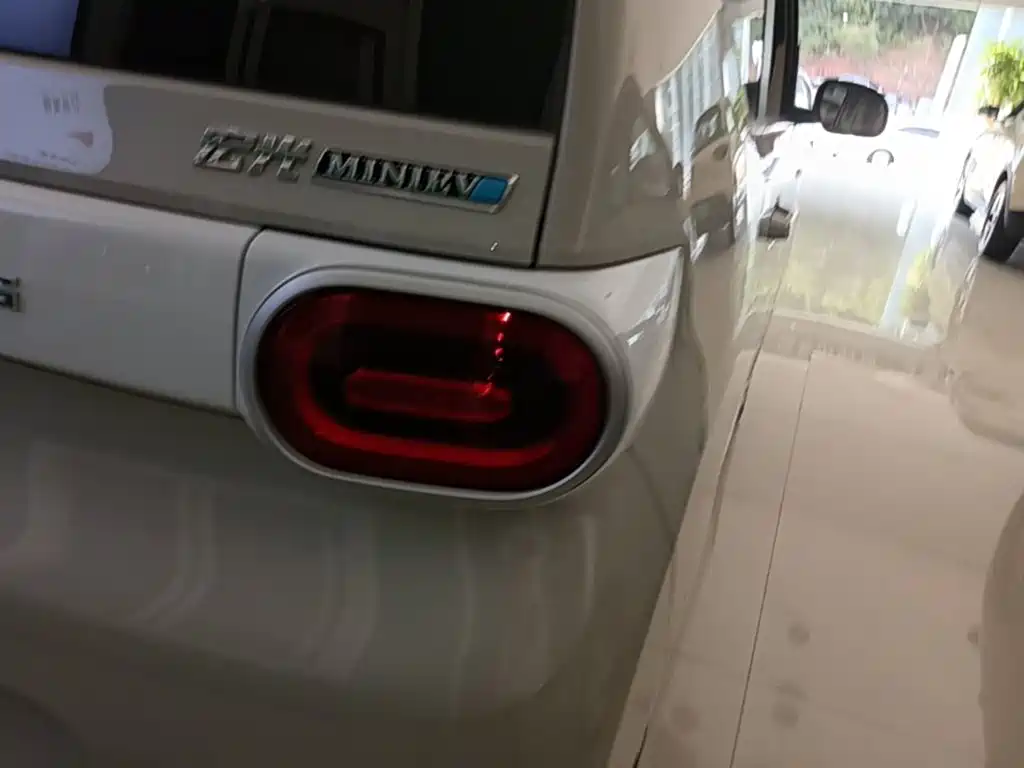 Wuling MINIEV — миниатюра 8