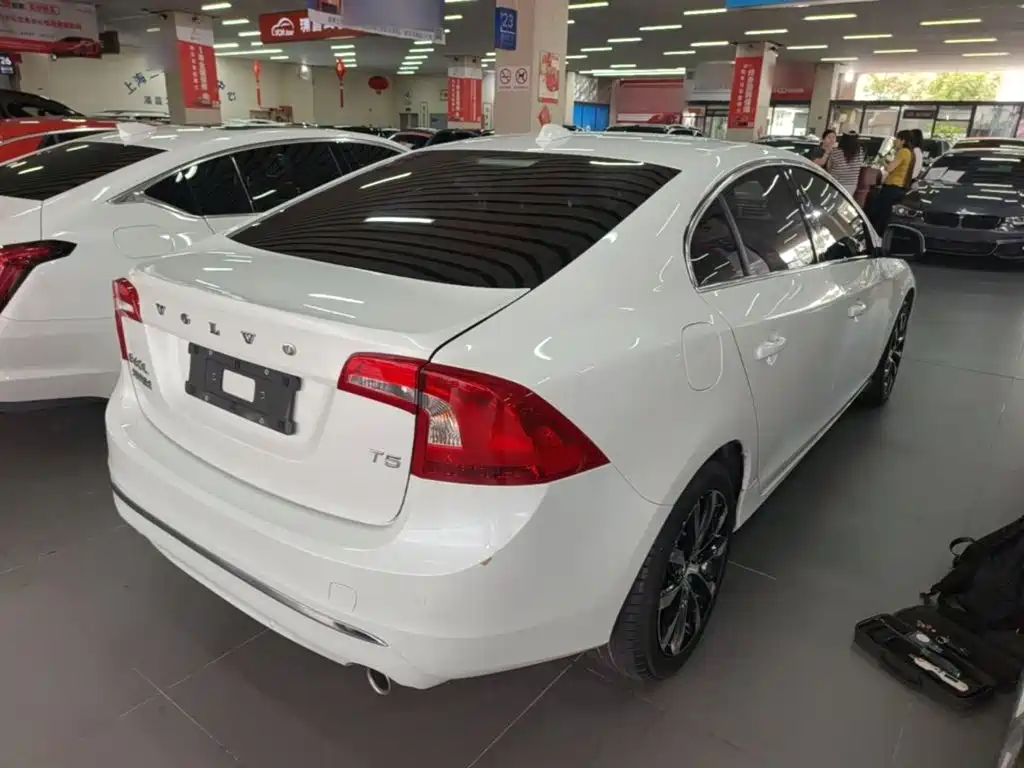 Volvo S60 — миниатюра 7
