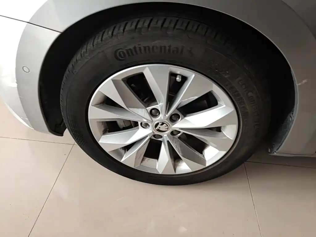 Skoda Superb — миниатюра 23