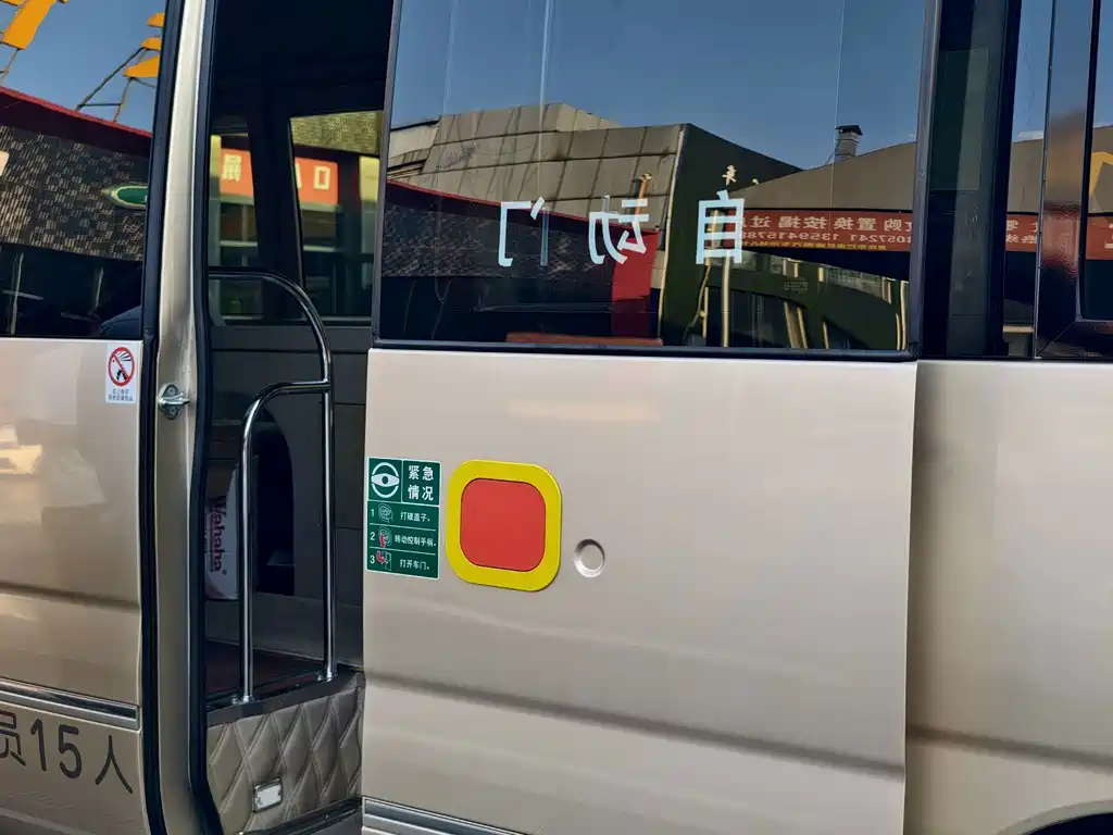 Toyota Coaster — миниатюра 11