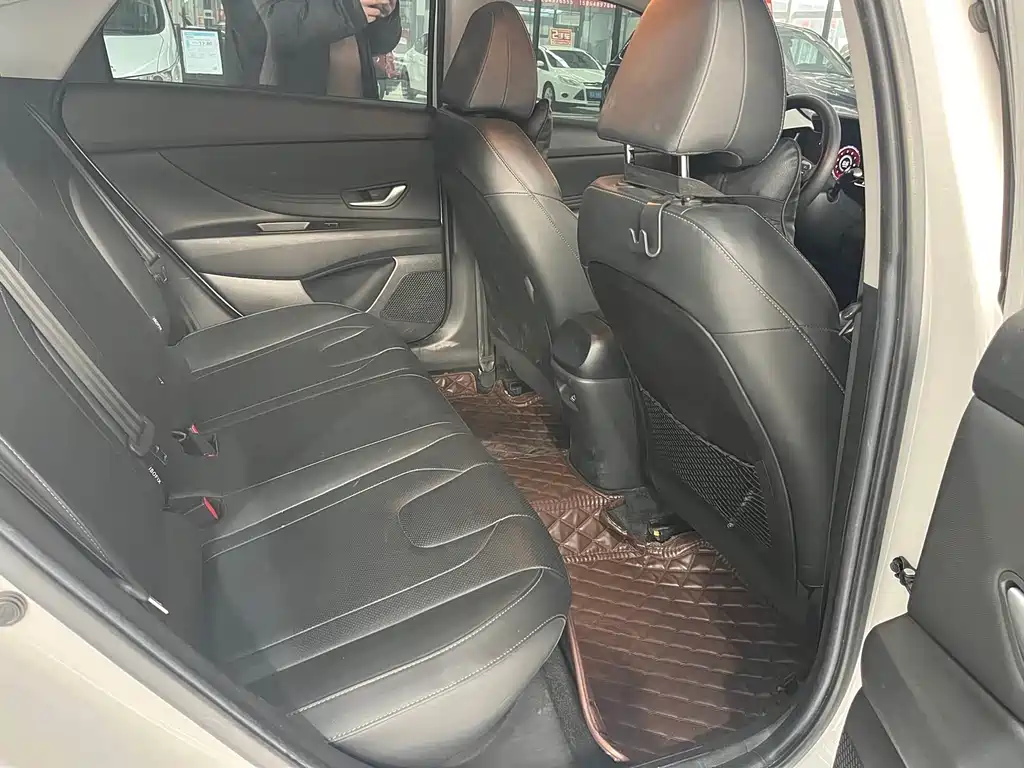 Hyundai Elantra — миниатюра 9