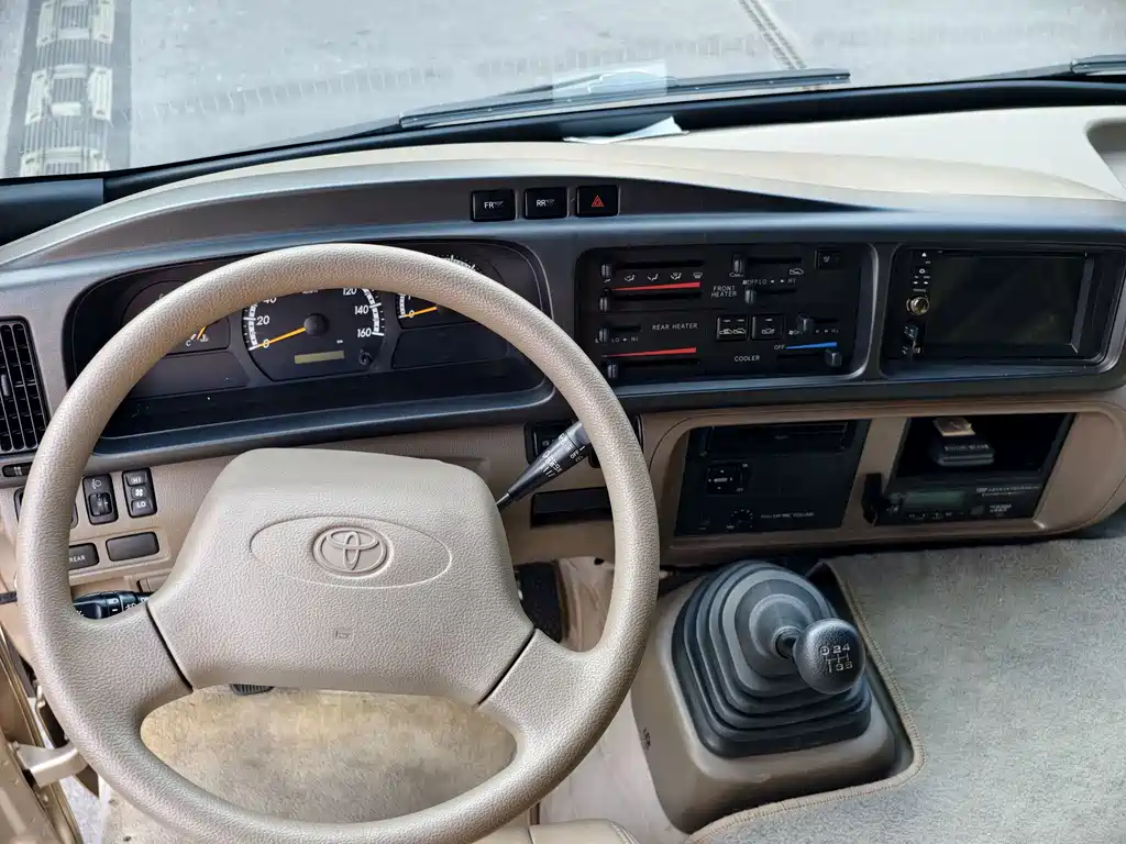 Toyota Coaster — миниатюра 14