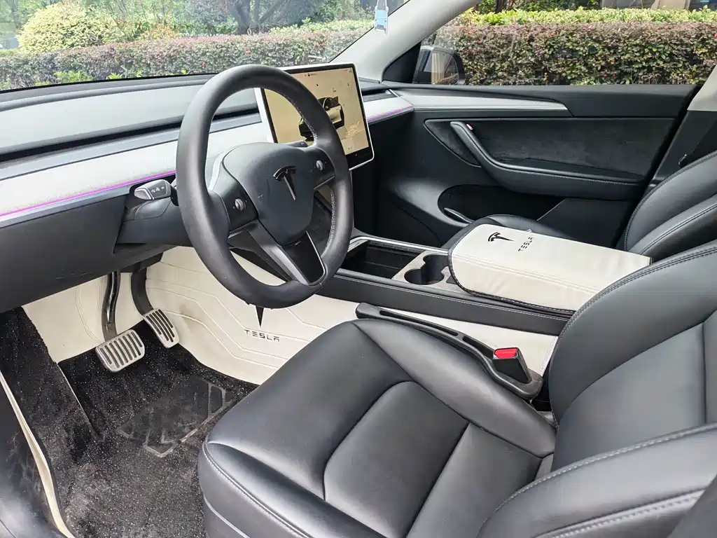 Tesla Model Y — миниатюра 13
