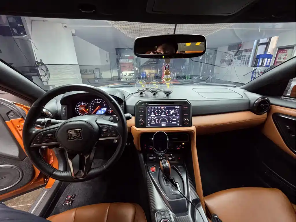 Nissan GT-R — миниатюра 4