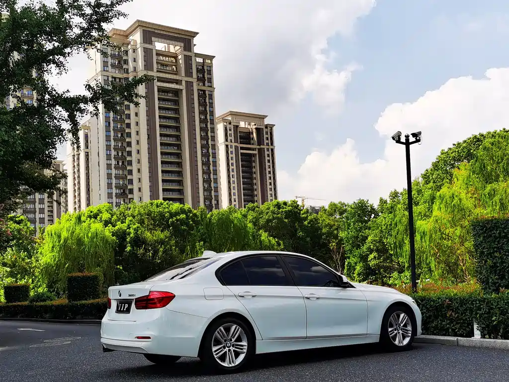 BMW 3 Series — миниатюра 6