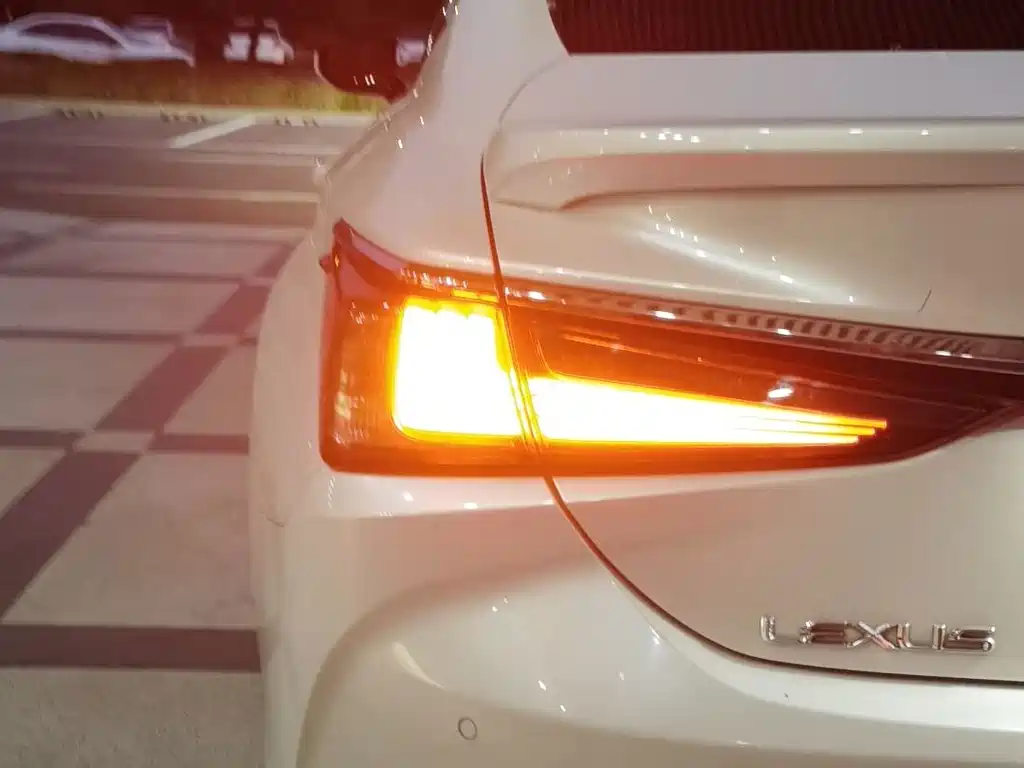 Lexus ES — миниатюра 6