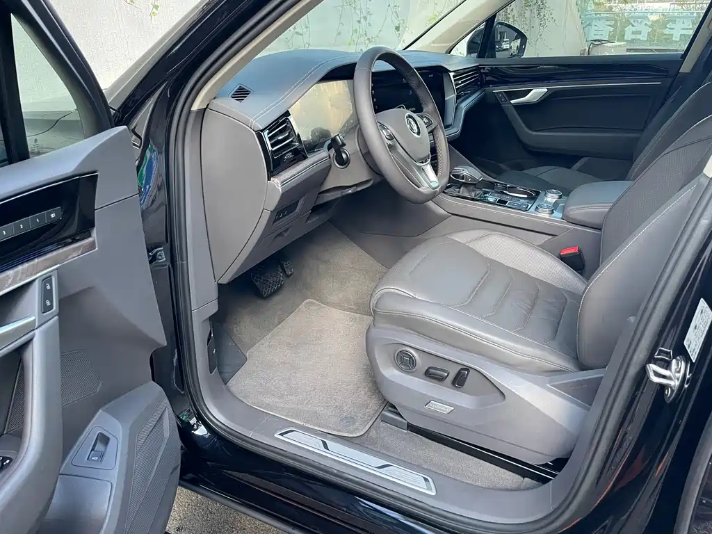Volkswagen Touareg — миниатюра 7
