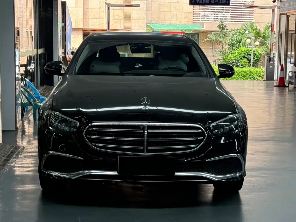 Mercedes-Benz E-Class — миниатюра 2