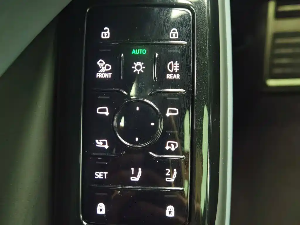 Audi Q6L e-tron — миниатюра 21