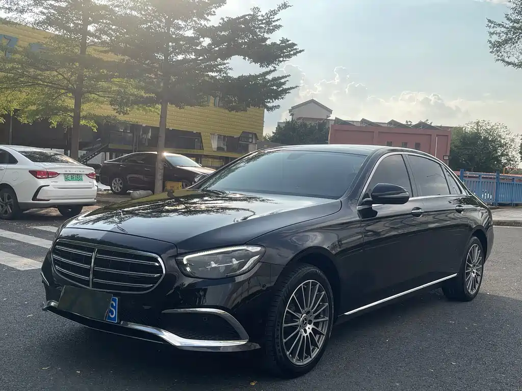 Mercedes-Benz E-Class — миниатюра 2