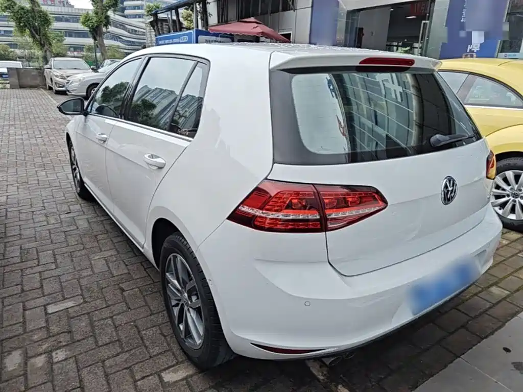 Volkswagen Golf 2017 230TSI AT Luxury