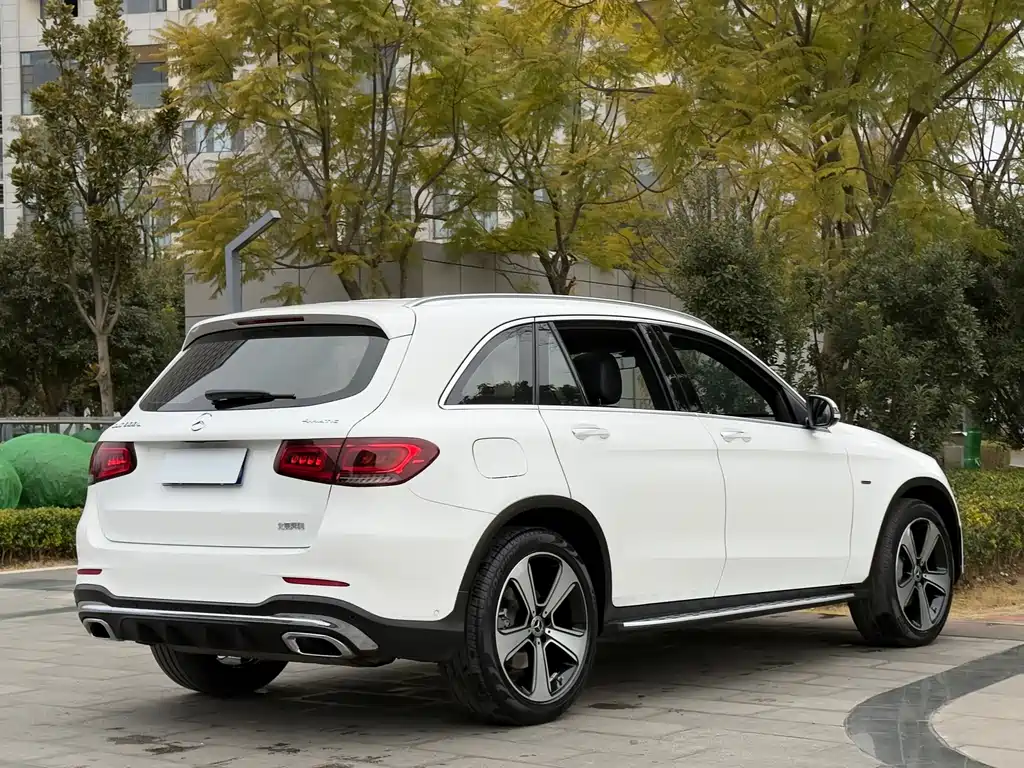MERCEDES-BENZ GLC