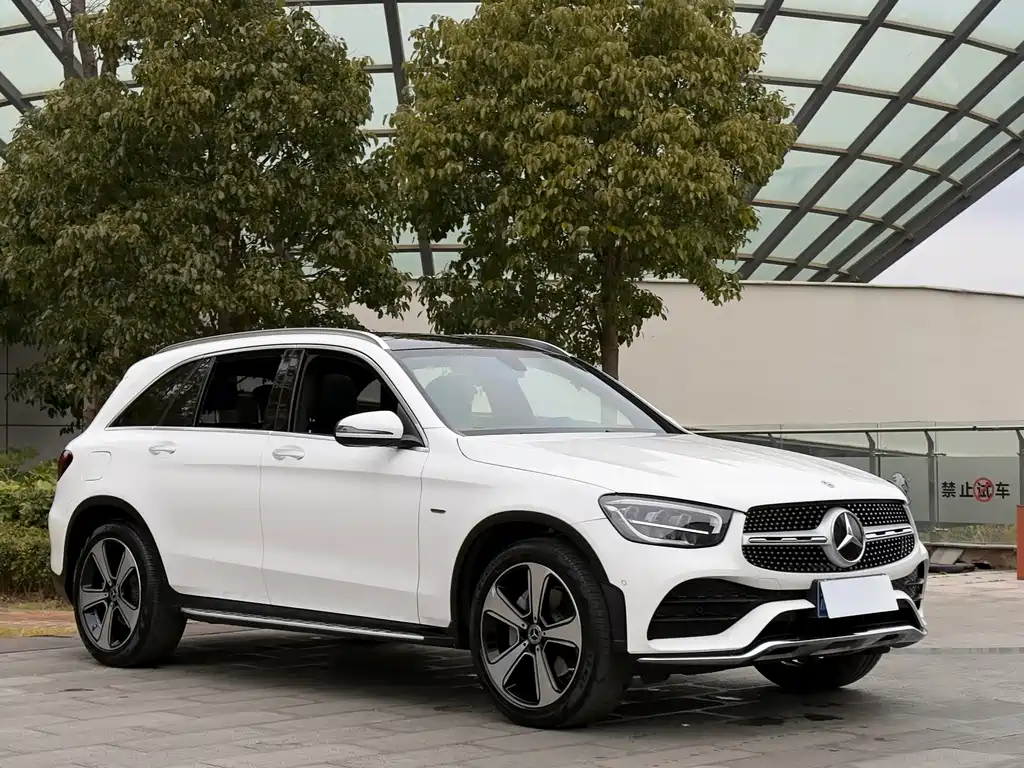 MERCEDES-BENZ GLC