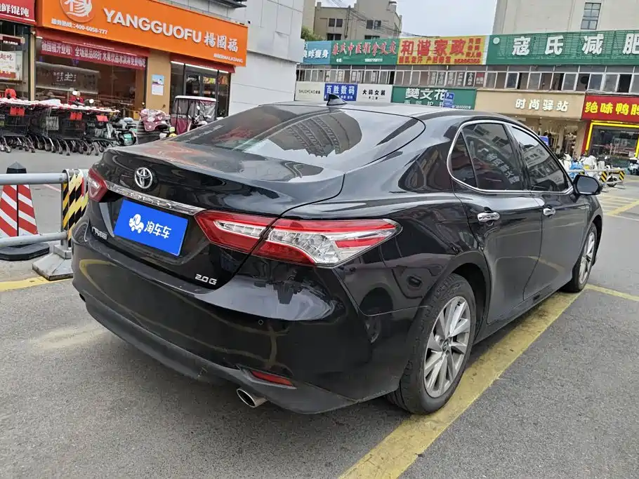 Toyota Camry — миниатюра 3