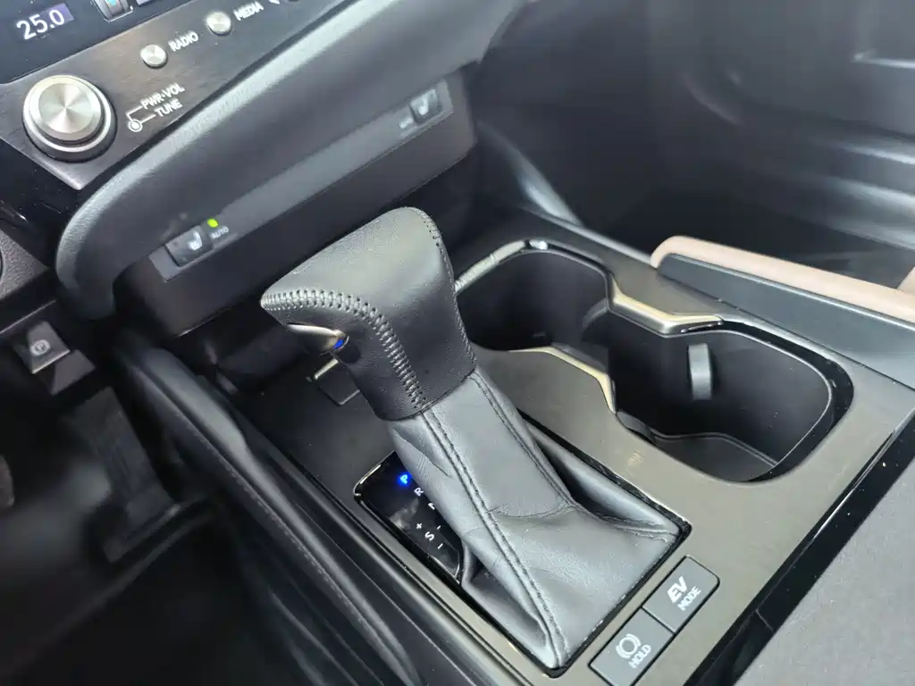 Lexus ES — миниатюра 10