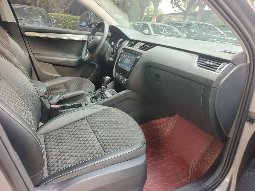 Skoda Octavia — миниатюра 7