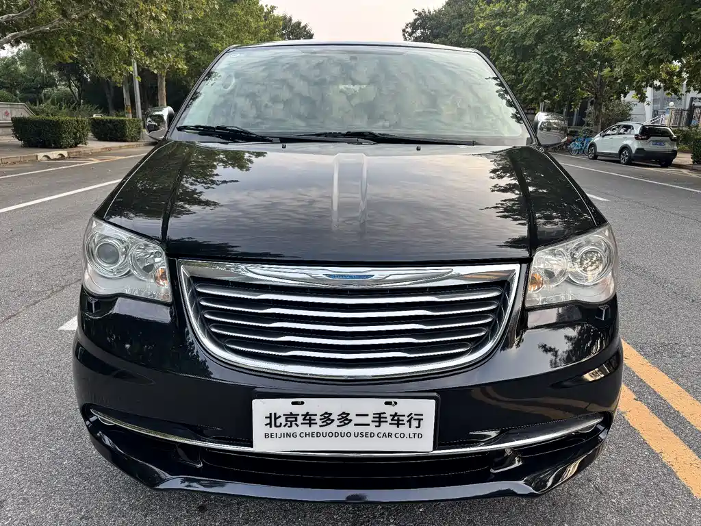 Chrysler Grand Voyager (Import) — миниатюра 2
