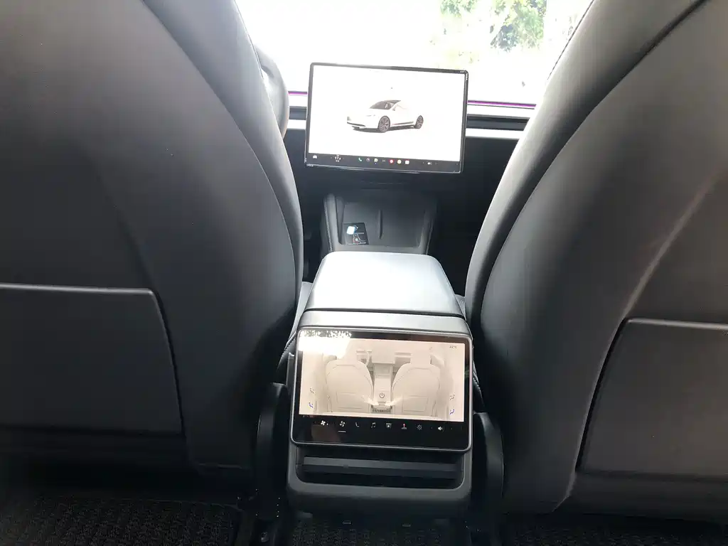 Tesla Model 3 — миниатюра 10