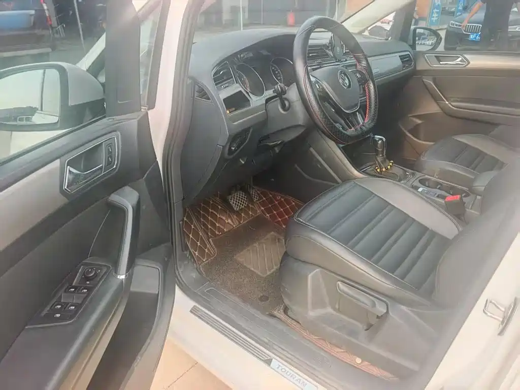 Volkswagen Touran — миниатюра 11