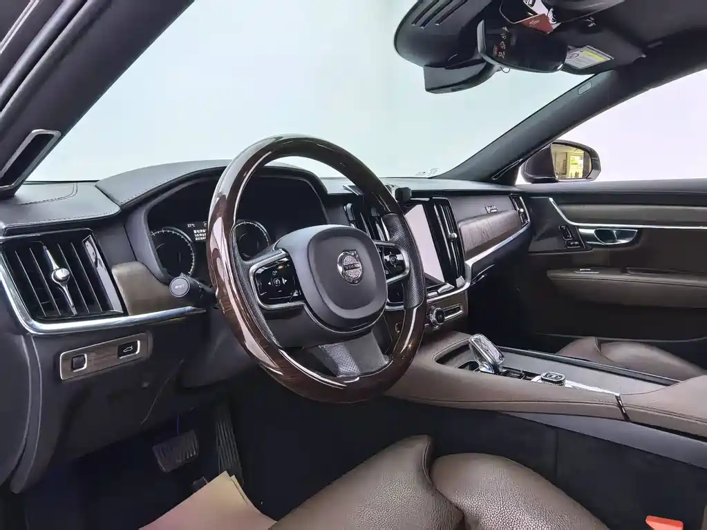 Volvo S90 — миниатюра 17