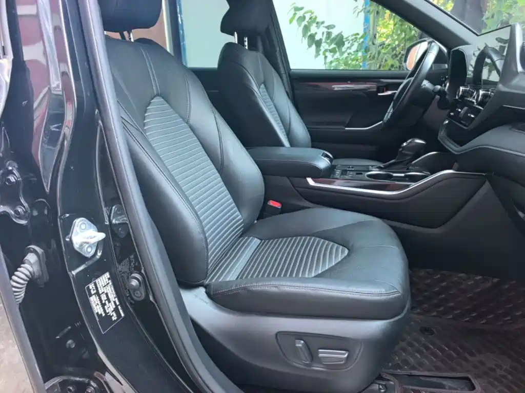 Toyota Crown Kluger — миниатюра 25
