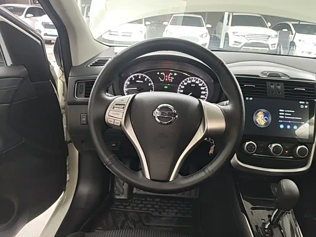 Nissan Tiida — миниатюра 7