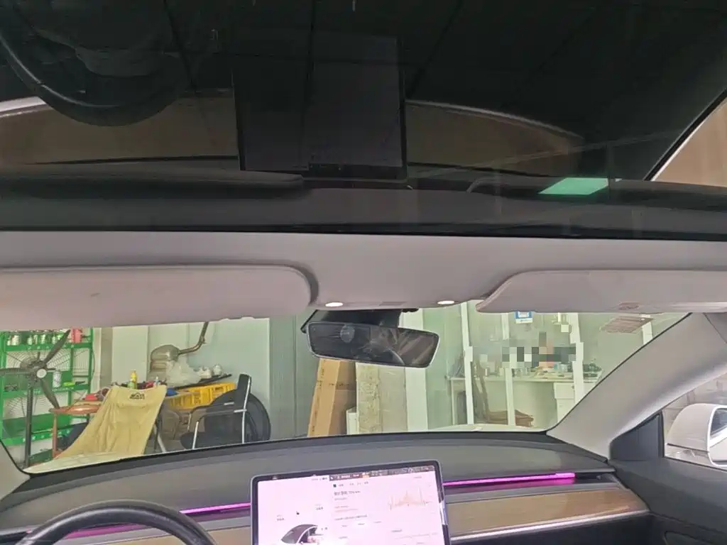 Tesla Model 3 — миниатюра 18